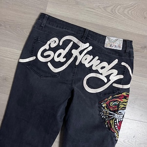 Y2K Ed Hardy denim flare jeans met tijger geborduurd logo achterkant donkere wassing Maat 32 afbeelding 2