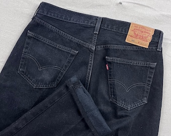 Levi's 501 Jeans para hombre, talla 34x32, color negro, estilo vintage de los 90, fabricado en EE. UU., cierre de botones, corte recto.