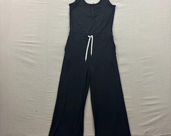Vuori Henley Falls Jumpsuit Femme L Noir Jambe Large Sans Manches Avec Cordon De Poche