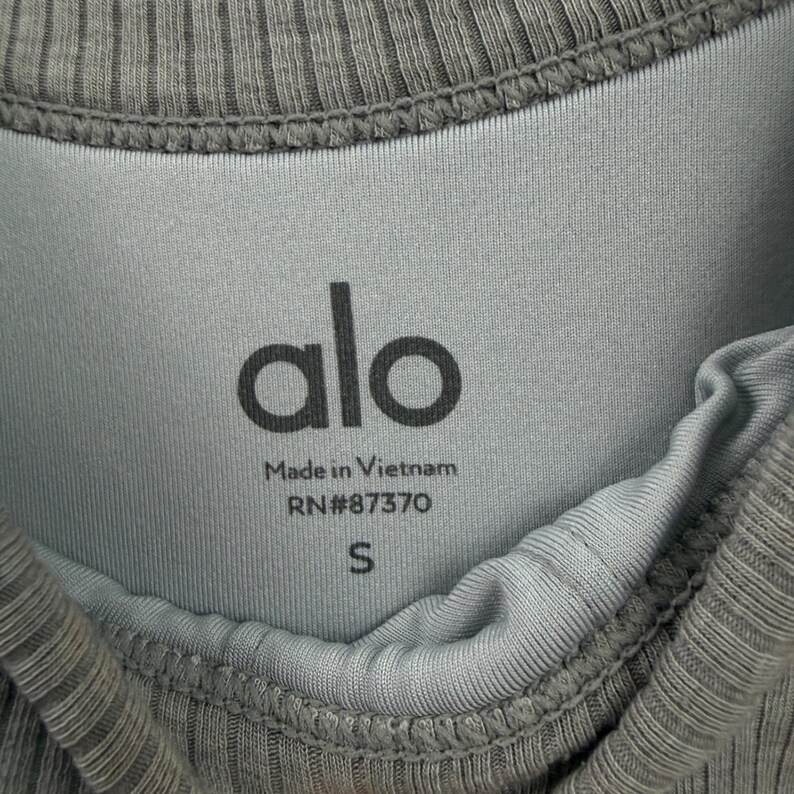 Alo Yoga Ribbed Wellness Bra Womens Small Grey Scoop Neck Light Support image 3