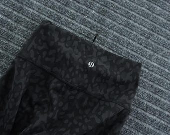 Lululemon High Rise Crop Leggings Womens 4 Black Gray Animal Print Yoga Tights