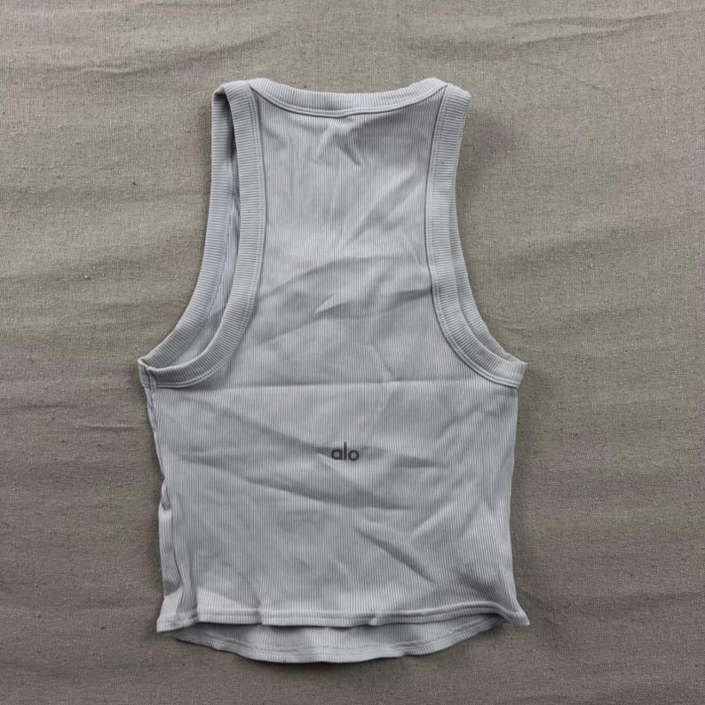 Alo Yoga Ribbed Tank Top Womens Small Lavender Grey Racerback Cropped Activewear image 2