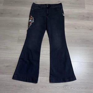 Y2K Ed Hardy denim flare jeans met tijger geborduurd logo achterkant donkere wassing Maat 32 afbeelding 4