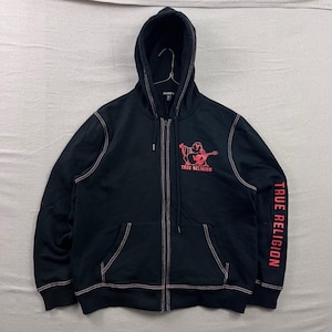 Sudadera con capucha True Religion para hombre, talla XL, color negro, con triple cremallera y costuras en contraste. imagen 1