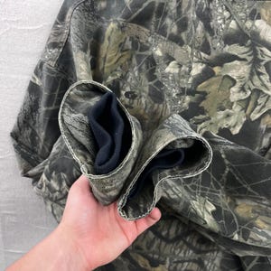 Chaqueta de trabajo con capucha Columbia para hombre, talla XL, estampado de camuflaje Mossy Oak, forrada de felpa, de lona con cremallera. imagen 5