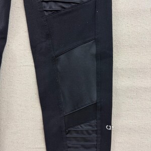 Alo Yoga Moto Leggings Womens XS Black High Waist Pintuck Mesh Panels image 3