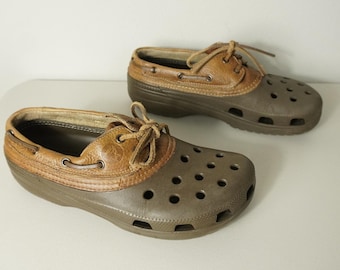 Scarpe da barca Crocs Pitcrew da uomo, taglia 11, in pelle marrone, modello Croslite, modello slip-on, robuste.