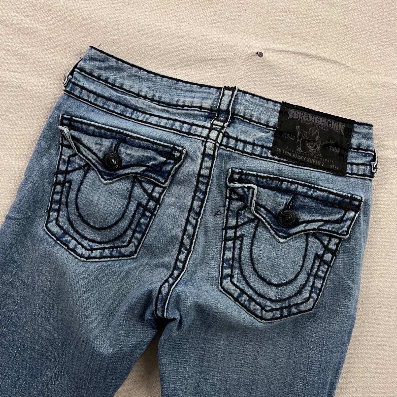トゥルー・レリジョン ベッキー スーパーT ブーツカットジーンズ 