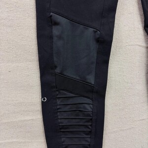 Alo Yoga Moto Leggings Womens XS Black High Waist Pintuck Mesh Panels image 4