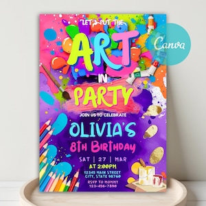 以下が含まれることがあります： 「LET'S PUT THE ART IN PARTY」と「OLIVIA'S 8TH BIRTHDAY」の文字が入った、カラフルな誕生日パーティーの招待状。 デザインは、ペンキの飛び散り、絵の具チューブ、筆、色鉛筆が紫色の背景に描かれています。