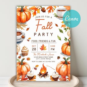 Könnte beinhalten: Eine Einladung zur Herbstparty mit orangefarbenen Kürbissen, Herbstblättern und einer Tasse heißer Schokolade. Der Einladungstext lautet "Join us for a Fall Party" mit Datum, Uhrzeit und Ortsangaben. Das Design beinhaltet ein Lagerfeuer und Cupcakes.
