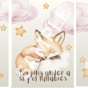 Puede incluir: Juego de tres tazas de cerámica con acabado mate moteado. Las tazas son de color crema, gris claro y gris oscuro. Cada taza tiene un diseño simple y minimalista.