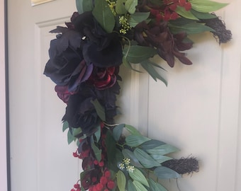 Crescent Moon Wreath with red Roses | Gothic Floral Door Hanger | Witchy Celestial Wall Decor | Moon Phase Grapevine Wreath | gift