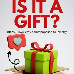 Puede incluir: Una caja de regalo verde con una cinta y un lazo rojos est&aacute; dentro de una caja de cart&oacute;n marr&oacute;n. El texto rojo "IS IT A GIFT?" est&aacute; encima de la caja de regalo. Una burbuja de di&aacute;logo roja con un coraz&oacute;n azul est&aacute; a la izquierda.