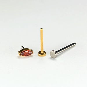 Threadless titanium platte achterkant oorbel, implantaatkwaliteit rode robijn Cz edelsteen stud voor kwab, kraakbeen, helix, daith piercing, push pins sieraden