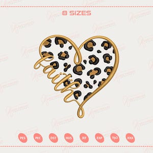 Puede incluir: Un diseño de corazón bordado con un contorno dorado y un estampado de leopardo. La palabra "faith" está escrita en cursiva sobre el corazón. El diseño está sobre un fondo rosa claro.
