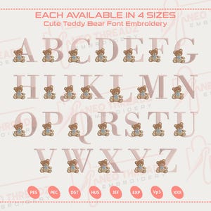 Puede incluir: Un conjunto de alfabeto rosa con un diseño de osito de peluche. Se muestra cada letra de la A a la Z, con un pequeño gráfico de osito de peluche en la base de cada letra. El texto dice "Cute Teddy Bear Font Embroidery".
