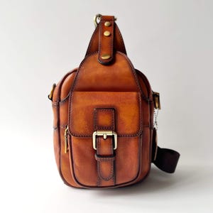 Sac à bandoulière en cuir véritable pour homme vintage, fabriqué à la main, sac à bandoulière thoracique, sacoche verticale pour voyage décontracté, travail, randonnée ou usage quotidien