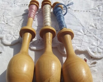 Trio de bobines vintage Français bois Dentelle Faire du fil de bobines en bois