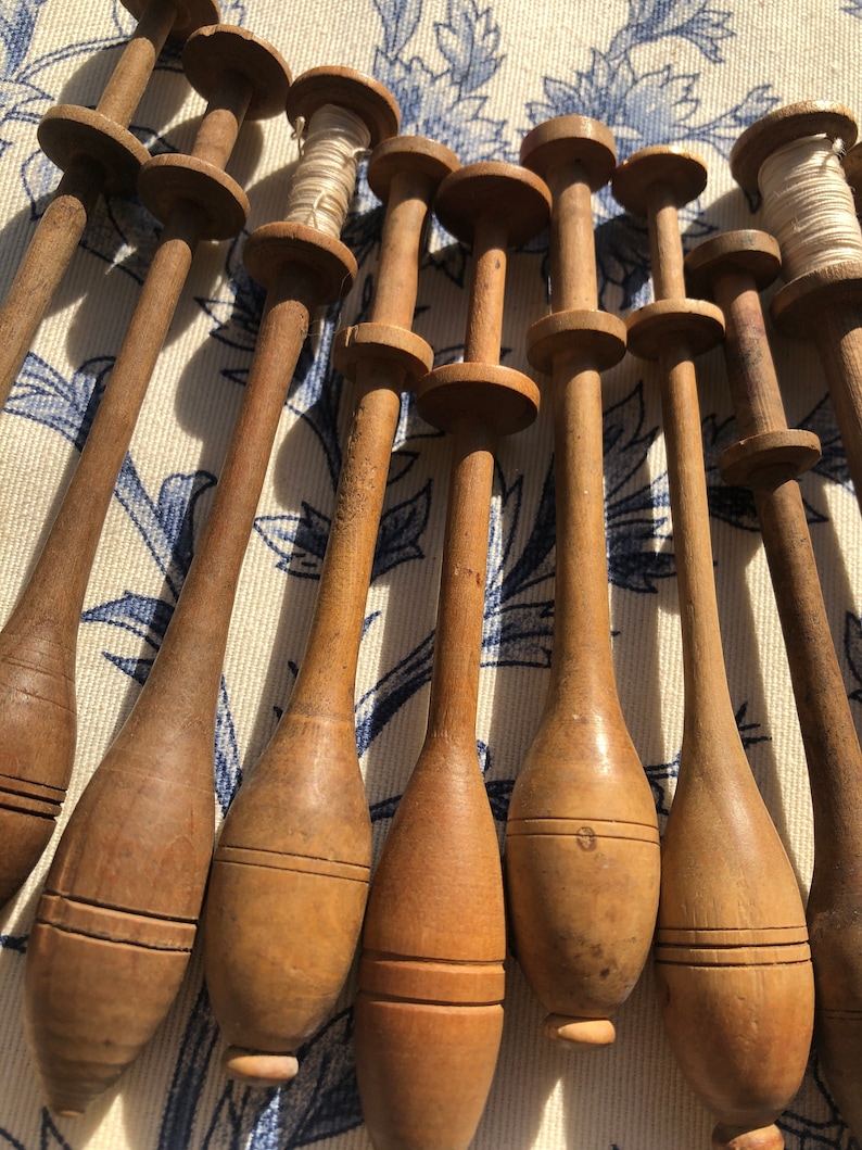 Collection de dentelle aux fuseaux français vintage faisant des bobines en bois image 9