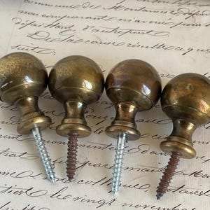 Vier antieke Franse koperen eindstukken Decoraties meubelen Frames bedden gordijnroedes knoppen
