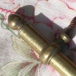 Tringle à rideaux antique en laiton, France, barre de bistrot vintage pour filets ou tentures murales avec boucles de suspension 68,5 cm
