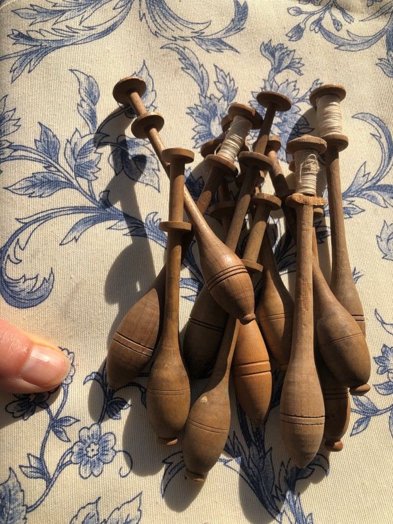 Collection de dentelle aux fuseaux français vintage faisant des bobines en bois image 4