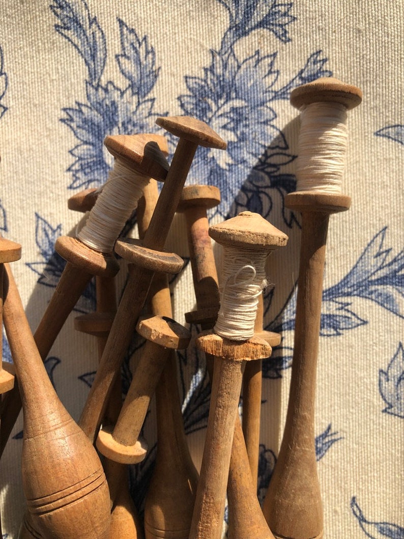 Collection de dentelle aux fuseaux français vintage faisant des bobines en bois image 3