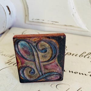 Antico timbro in tessuto francese L iniziale monogramma gotico alfabeto stampa lettera maiuscola