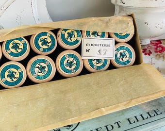 Caja de carretes de madera vintage, hilo de algodón negro de luto Coates Fil La Chaine