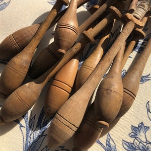 Collection de dentelle aux fuseaux français vintage faisant des bobines en bois image 5