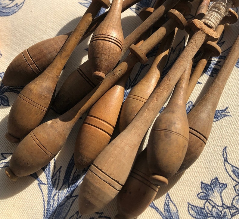Collection de dentelle aux fuseaux français vintage faisant des bobines en bois image 5