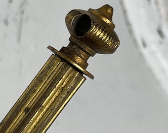 Barra de cortina de latón francés antiguo, postes de bistró, latón ormolu estriado, siglo XIX