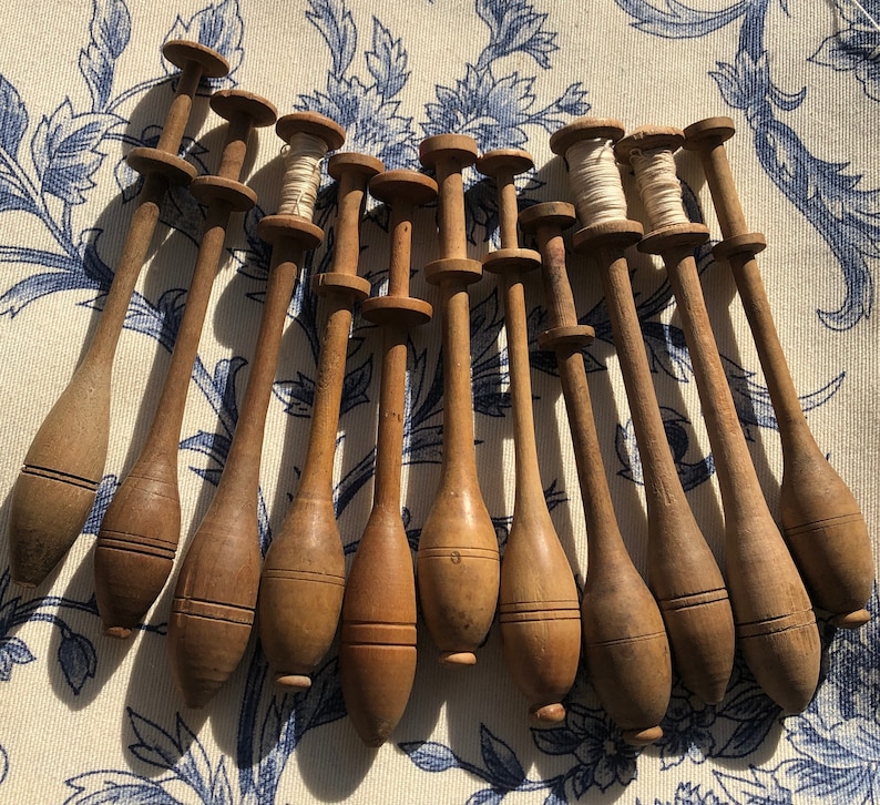 Collection de dentelle aux fuseaux français vintage faisant des bobines en bois image 8