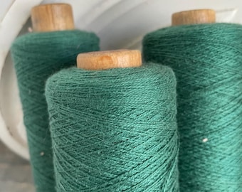 Veel grote vintage Franse houten haspel katoenen draadklos smaragdgroen