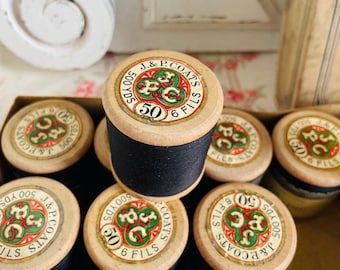 Caja de carretes de madera vintage, hilo de algodón negro de luto Coates Fil La Chaine