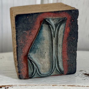 Antiker französischer Stoffstempel L Initial Goth Monogramm Alphabet, das Holzbuchstaben druckt