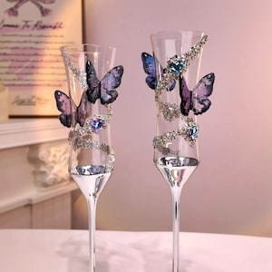Wedding Gift Set with Butterfly Champagne Glasses, Anniversary Gift for Couple, Hand Painted Flutes, Wedding glasses, Fantastic glassess