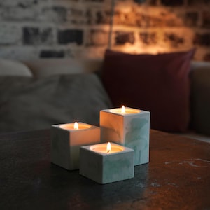 Tealight holder Verde - handmade candle holder made of cast ceramic with green marbling, minimalist design for modern living spaces