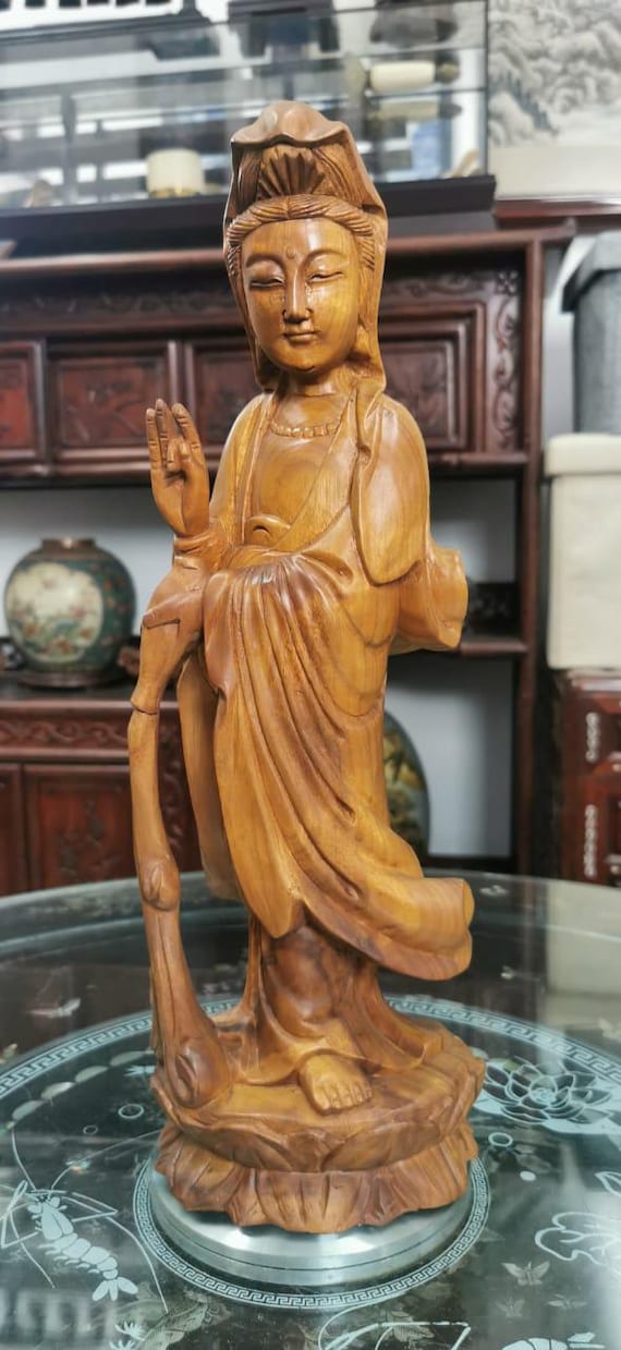 美術品 木彫 観音像 天然木・無垢材・一本彫・台付き 高さ：