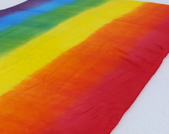 Sciarpa Playsilk a righe arcobaleno in seta Habotai tinta a mano, ispirata a Waldorf