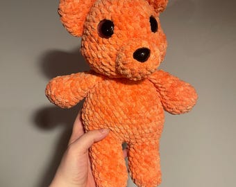Oso de peluche naranja amigurumi de ganchillo hecho a mano - ARTÍCULO EN MANO