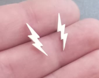 Lightning bold stud earrings