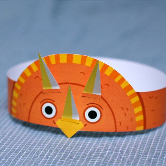 dinosaur with a crown of horns
