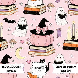 Könnte beinhalten: Ein nahtloses Muster auf hellrosa Hintergrund mit weißen Geistern, die Bücher lesen, rosa Kürbissen mit schwarzen Hexenhüten und rosa Schleifen, Bücherstapeln, Kerzen, Pilzen, Fledermäusen, Monden, Herzen und Sternen. Der Text lautet SUNDAY INK.