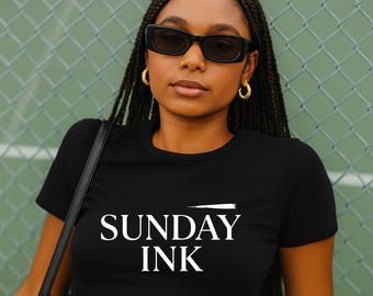 Bella+Canvas 6681 レディース クロップTシャツ モックアップ ブラック PNG 即時ダウンロード ブラック レディース モックアップ トレンディなベビーTシャツ モックアップ クロップトップ アフリカ系アメリカ人