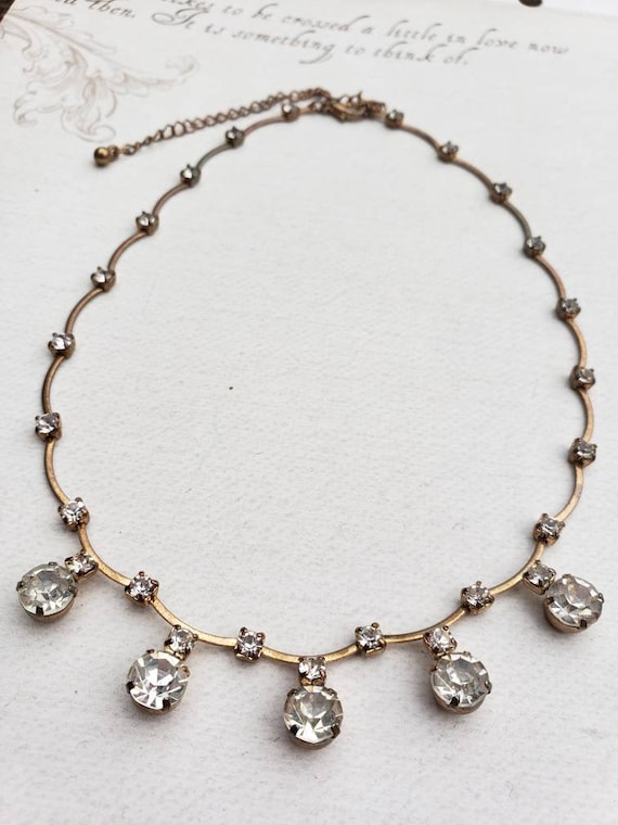 Elegant rhinestone choker