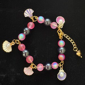 Pink & Purple Seashell Charm Bracelet – Handmade Ocean-Inspired Jewelry – Adjustable Beach Gift for Her – Coastal Boho Bracelet