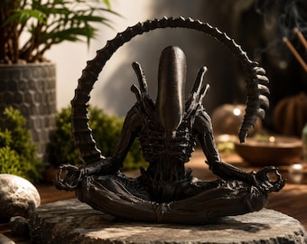 Alien Meditation Statue, Xenomorph Zen Decor, Sci-Fi Collectible Figure, Gothic Desk Decor, Horror Meditation Sculpture, Gift for Alien Fans