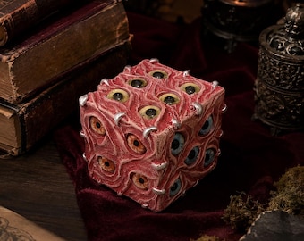 Decoración de dados con forma de ojo de terror, figura de dado de resina gótica, escultura espeluznante de D6, decoración de estante peculiar, regalo de Halloween de fantasía oscura